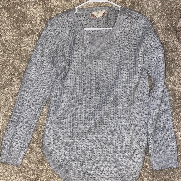 Sweaters size large - Picture 2 of 3